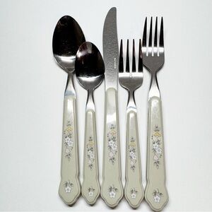 Vintage Pfaltzgraff Remembrance Floral Stainless Flatware Set 20 Piece